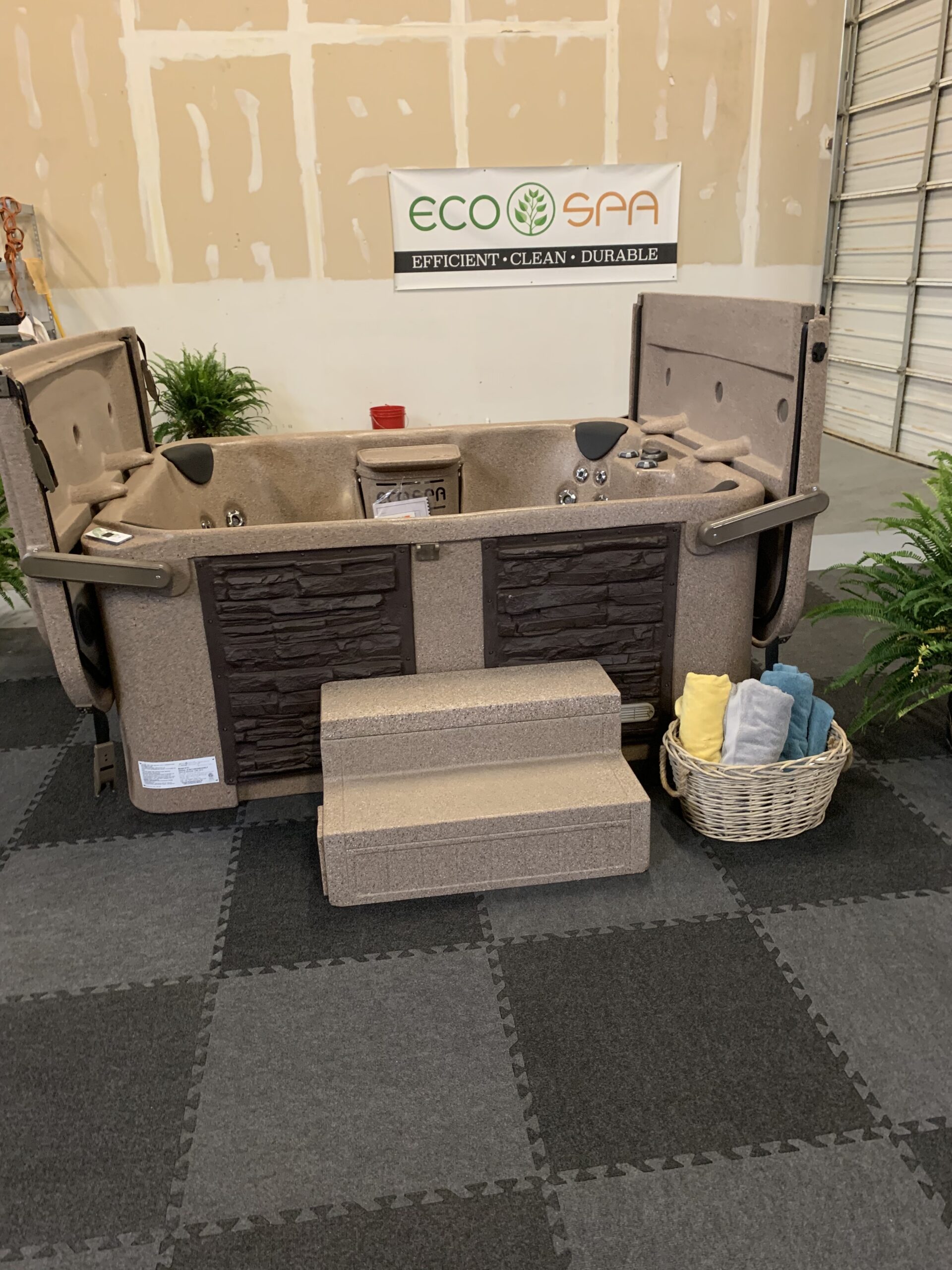 Southern Spa Outlet Show Display Riverchase Mall Galleria Home and Garden Show 2020